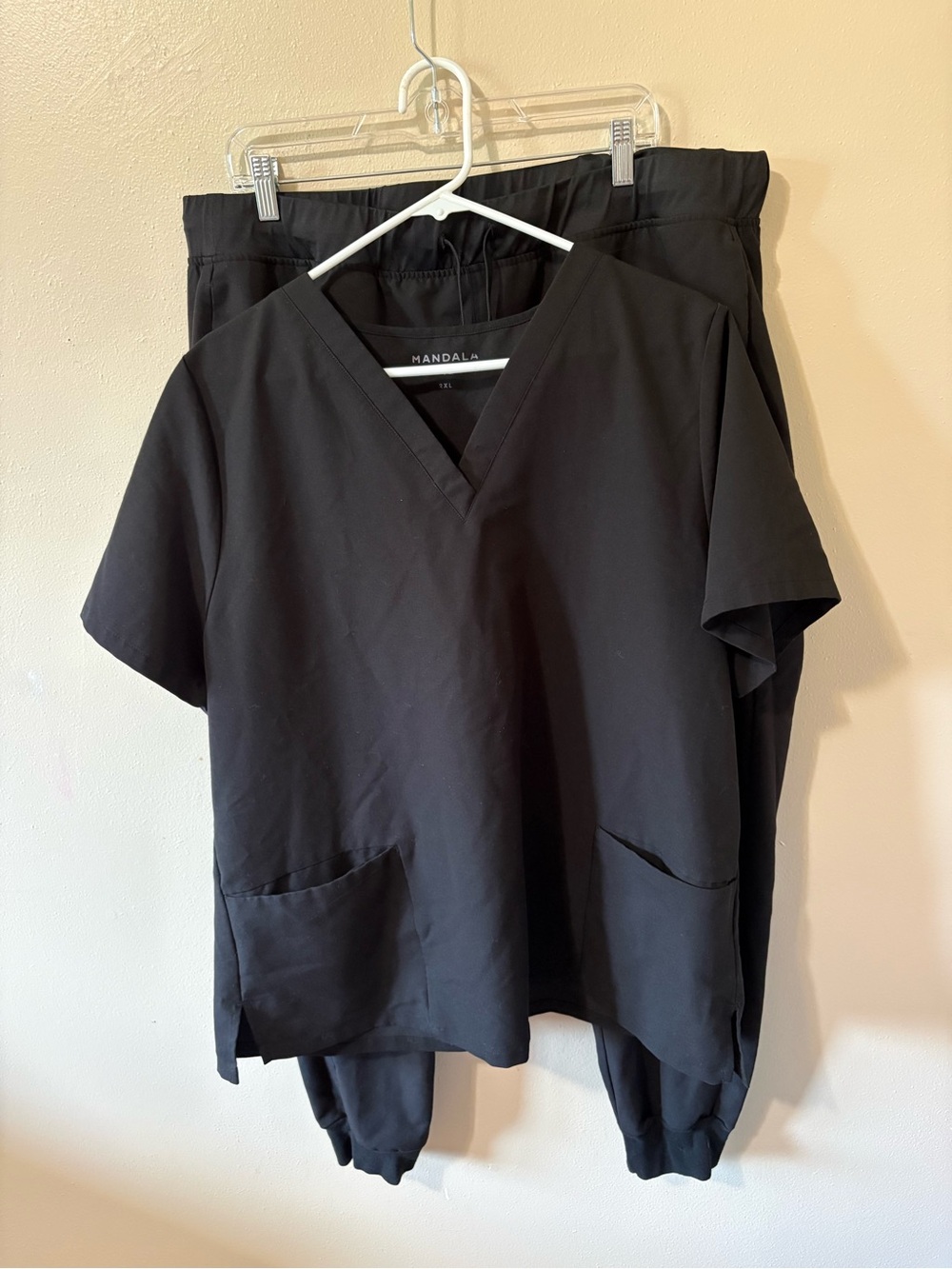 Mandala Scrub Set women’s size 2XL black joggers and v neck top